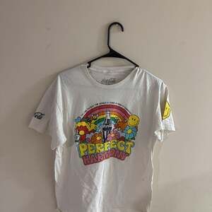 Coca-Cola \"Perfect Harmony\" Graphic T-Shirt - White, Size M